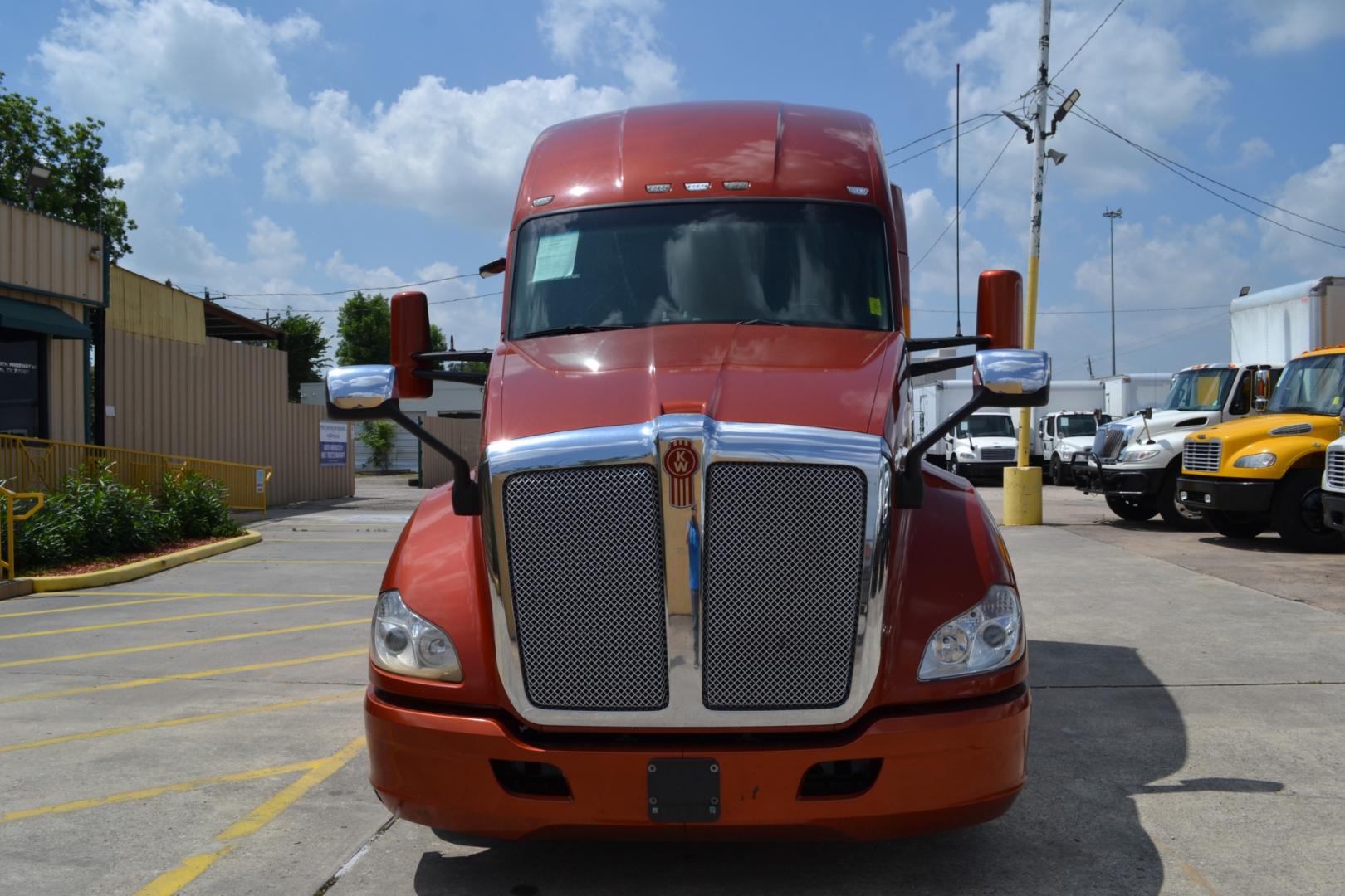 2020 ORANGE /BLACK KENWORTH T680 with an PACCAR MX13 12.9L 455HP engine, PACCAR PO-16F112C 12SPD AUTOMATED transmission, located at 9172 North Fwy, Houston, TX, 77037, (713) 910-6868, 29.887470, -95.411903 - Photo#1